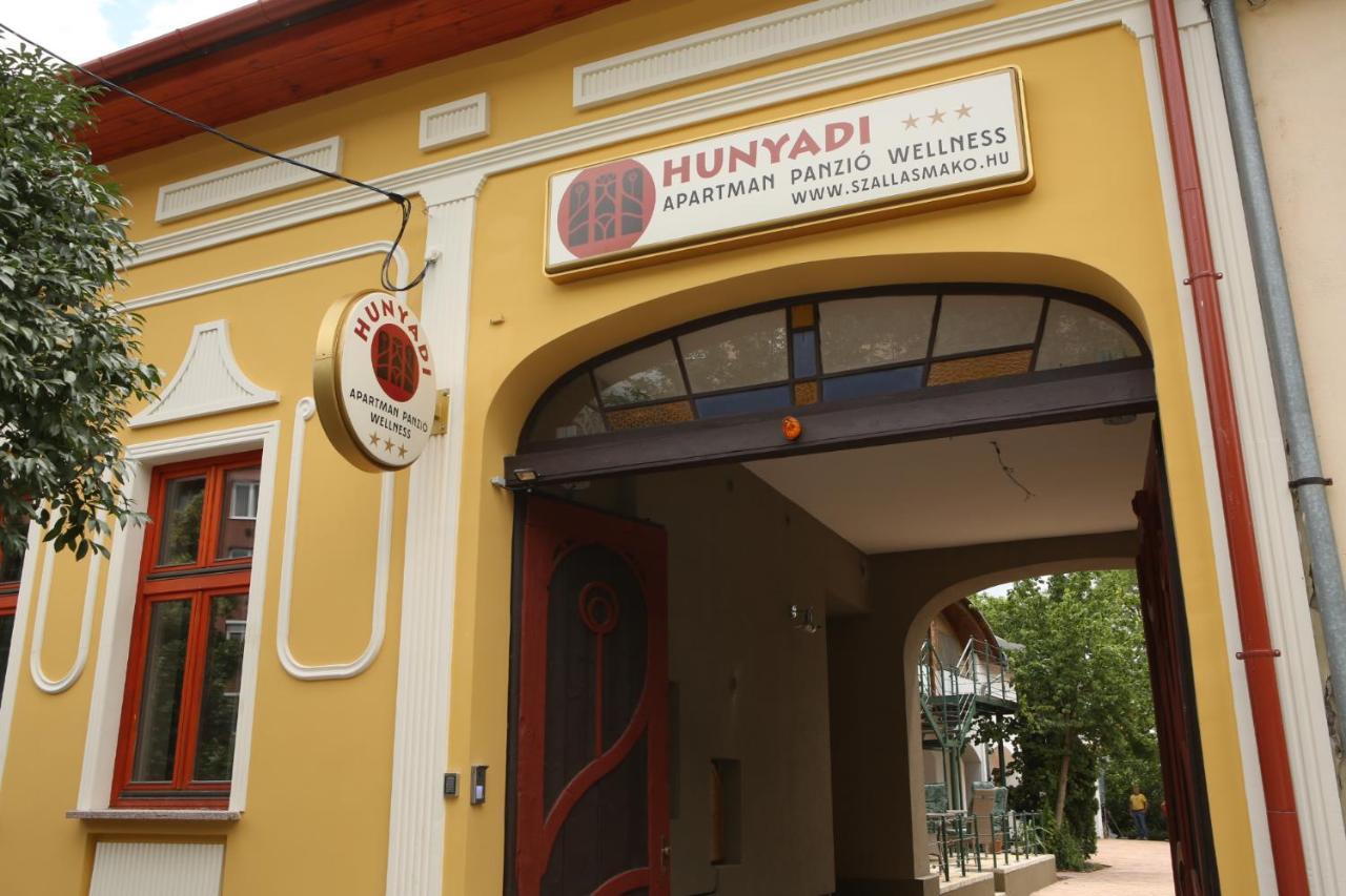 Hunyadi Panzió-Apartman Makó Exterior foto