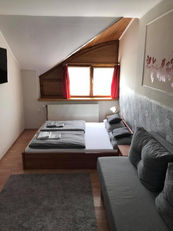 Hunyadi Panzió-Apartman Makó Exterior foto