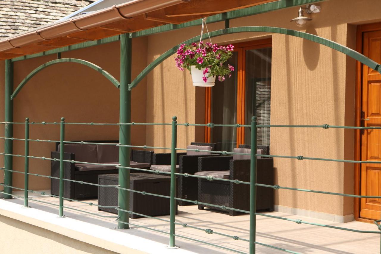 Hunyadi Panzió-Apartman Makó Exterior foto