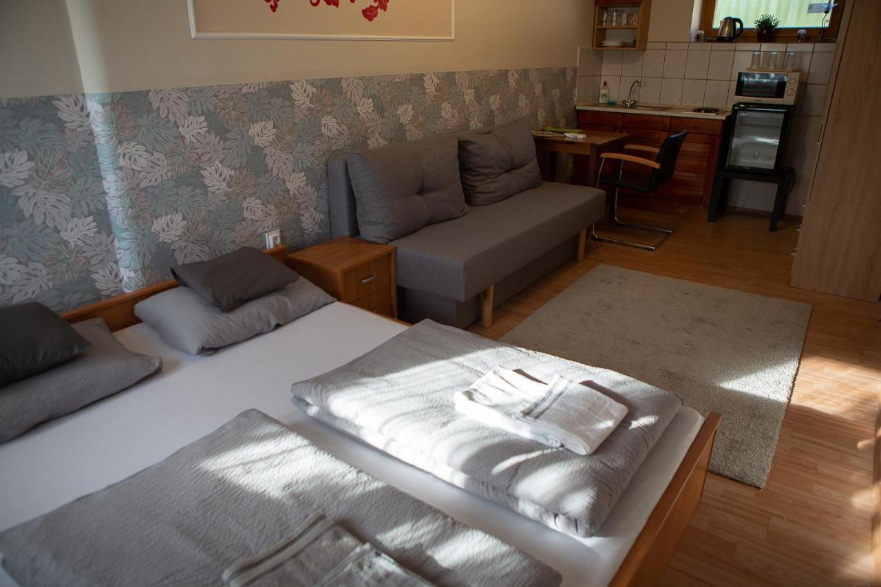 Hunyadi Panzió-Apartman Makó Exterior foto